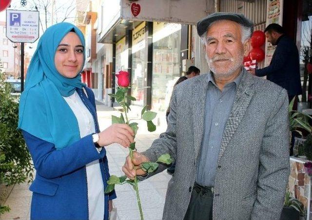 &Ccedil;i&ccedil;ek&ccedil;ilerin Sevgililer G&uuml;n&uuml; Sevinci 1