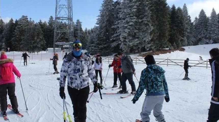 Bolu Belediyesi &Uuml;cretsiz Kayak Eğitimine Başladı