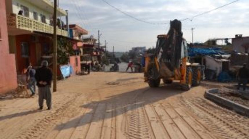 Erdemli&rsquo;de Parke Yol &Ccedil;alışmaları S&uuml;r&uuml;yor