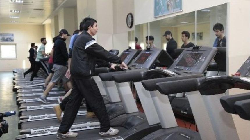 Fel&ccedil;li Gen&ccedil;, Sosyal Tesislerde Yaşama Tutundu