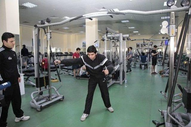 Fel&ccedil;li Gen&ccedil;, Sosyal Tesislerde Yaşama Tutundu 1