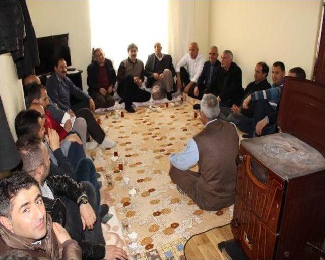 Ak Parti  Hakkari'de Başkanlık Sistemine Destek Için Köyleri Dolaşıyor