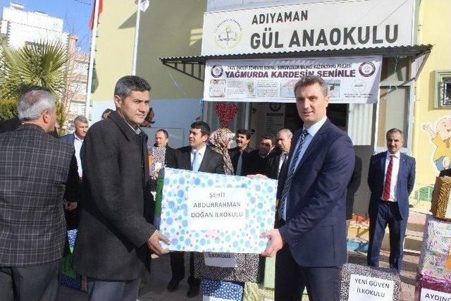 Minik Öğrenciler Köy Okullarındaki Öğrencilere Oyuncak Gönderdi