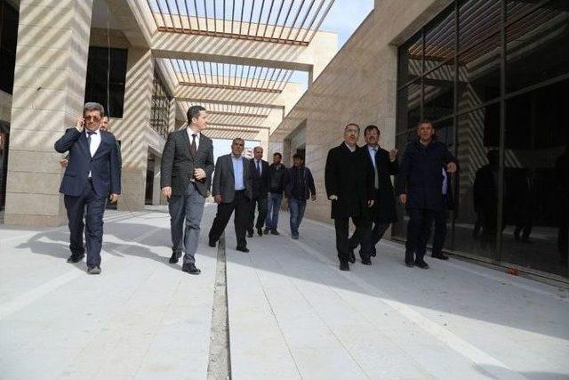 &Ccedil;elikcan, Atakent Mahallesi&rsquo;ne Yapılan Park İnşaatını Gezdi 1