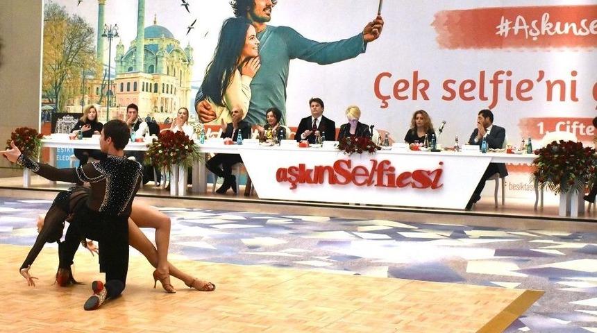 Polis Memurunun Şehitler Tepesi&rsquo;ndeki Sevgilisiyle &Ccedil;ektiği Selfieye &Ouml;d&uuml;l