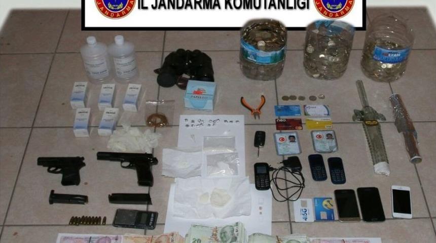 Zehir Tacirlerine Jandarma’dan Ev Baskını