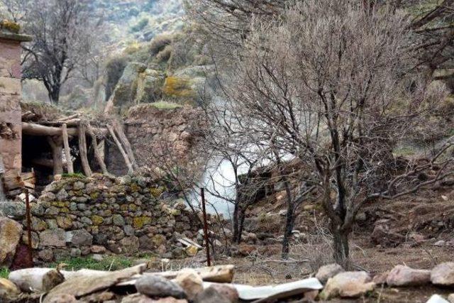 Deprem B&ouml;lgesinde 954 Yapı Hasar G&ouml;rd&uuml; (3) 3