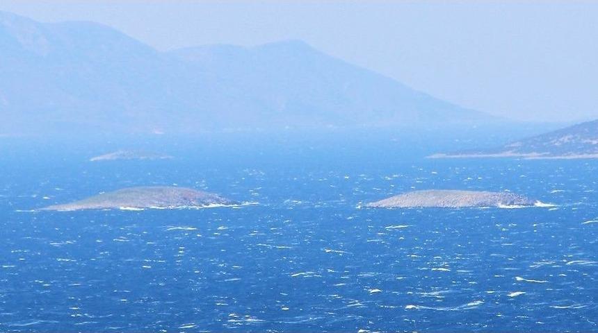 Sahil G&uuml;venlik Ekipleri Fırtınanın Dinmesini Bekliyor