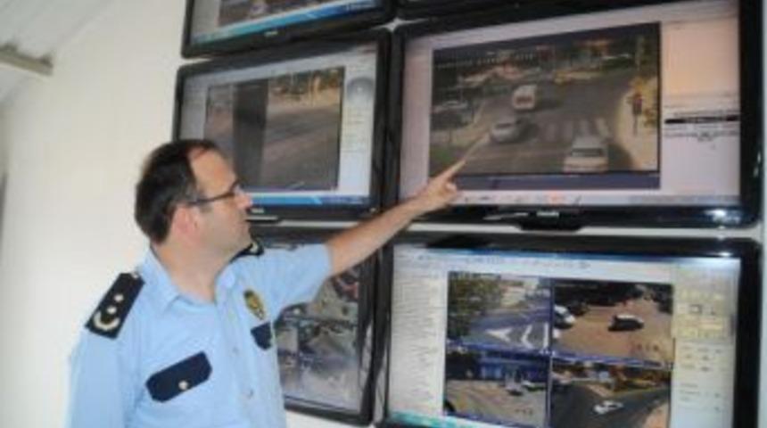 Emekli Polis M&uuml;d&uuml;r&uuml;ne 'bylock' G&ouml;zaltısı