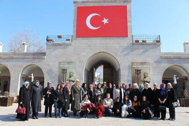 Ak Parti Hakkari Kadın Kolları Üyeleri, Battalgazi’yi Gezdi