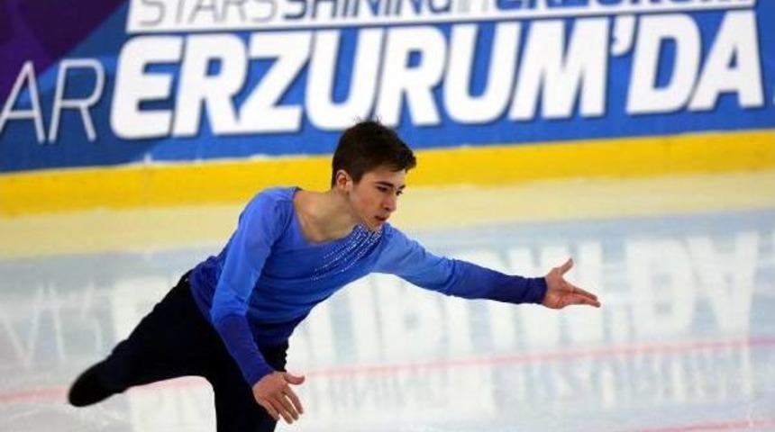 Artistik Patinajda Başar Oktar'ı Seyirci &Uuml;&ccedil;&uuml;nc&uuml;l&uuml;ğe Taşıdı