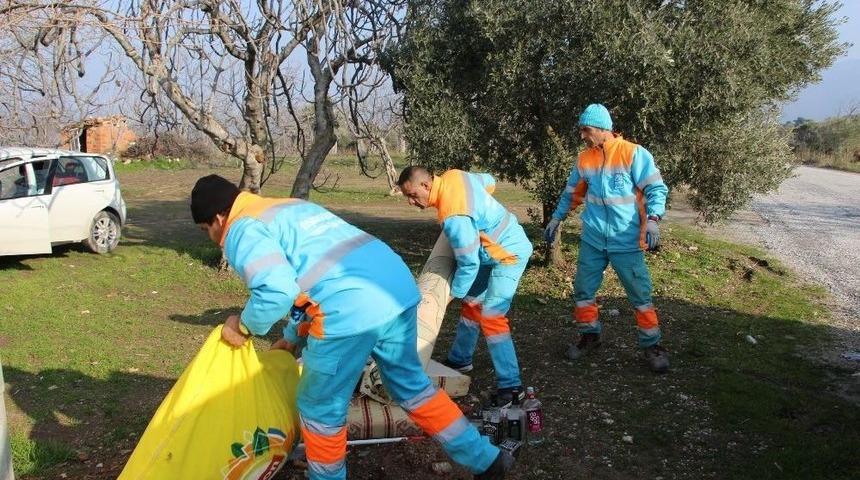 Kuşadası Belediyesi Temizlik &Ccedil;alışmaları S&uuml;r&uuml;yor
