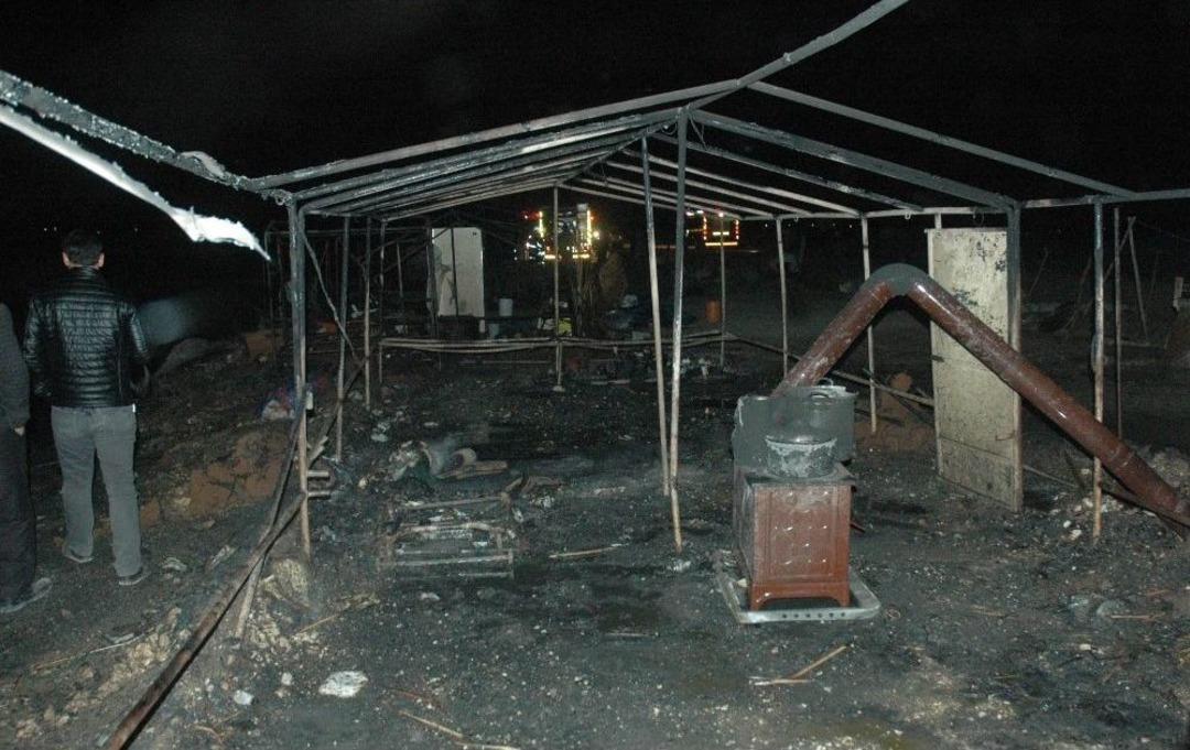 Mevsimlik Tarım İş&ccedil;ilerinin Kaldığı &Ccedil;adırlar Yandı