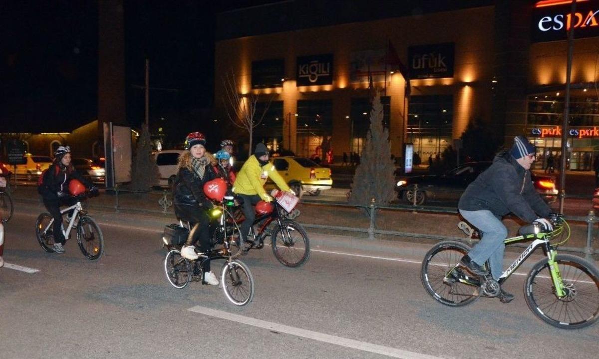 &rsquo;bisiklet Aşktır&rsquo; Diyerek Pedalladılar