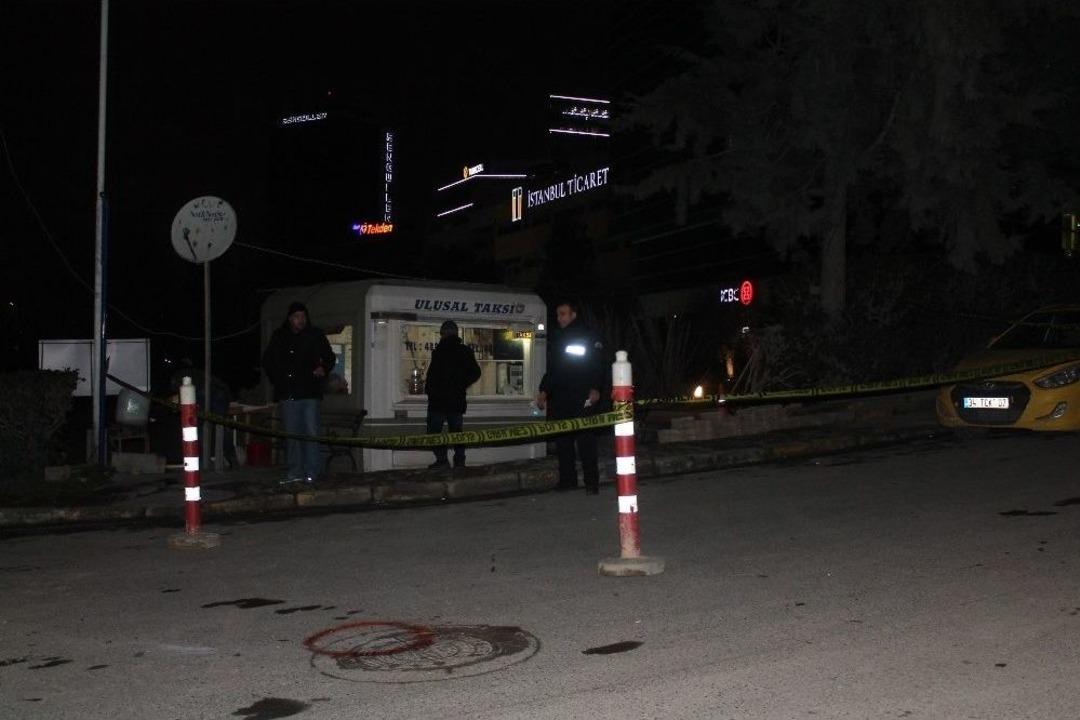 Maltepe&rsquo;de Taksi Durağına Silahlı Saldırı : 1 Yaralı