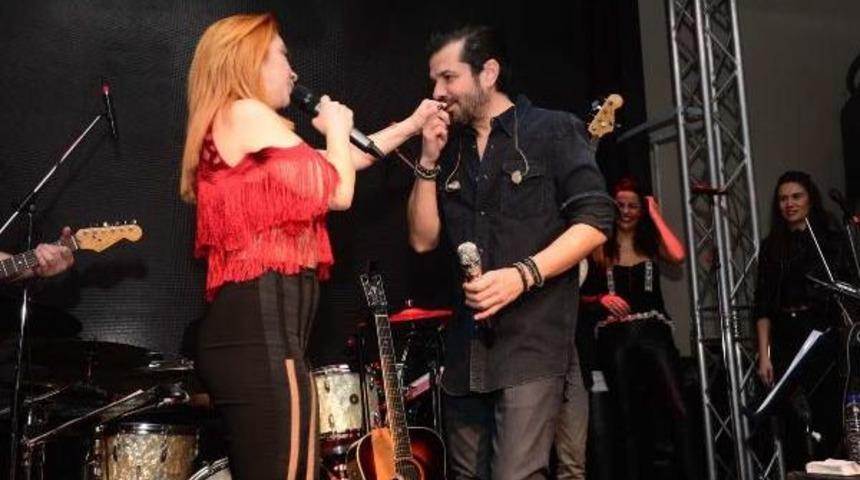 Kenan Doğulu, Uludağ Konserinde Hayranlarını Coşturdu