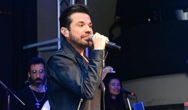 Kenan Doğulu, Uludağ Konserinde Hayranlarını Coşturdu