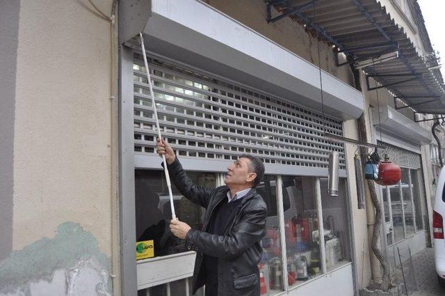 (&ouml;zel Haber) Otomatik Kepenkler Hırsızlara Davetiye &Ccedil;ıkarıyor 3