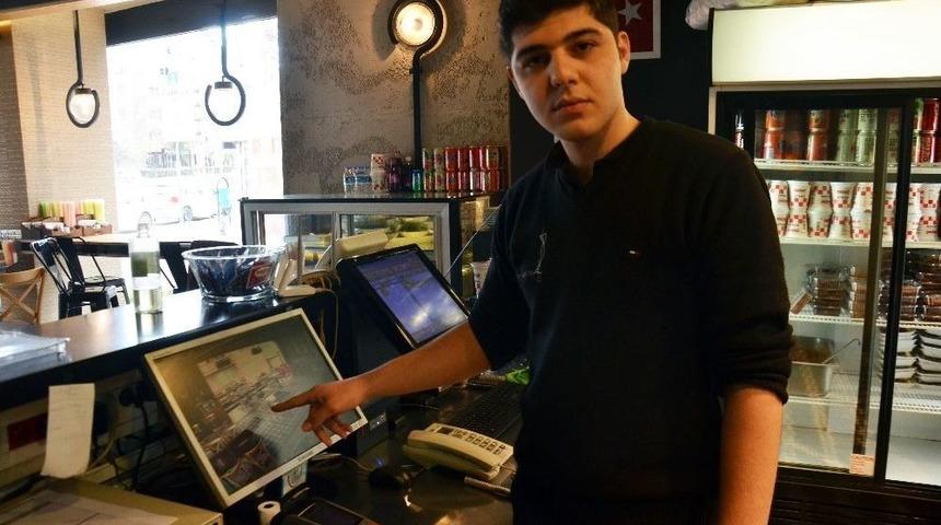 (&ouml;zel Haber) &Ccedil;ay İkram Ettiler, Monit&ouml;r&uuml; &Ccedil;aldı