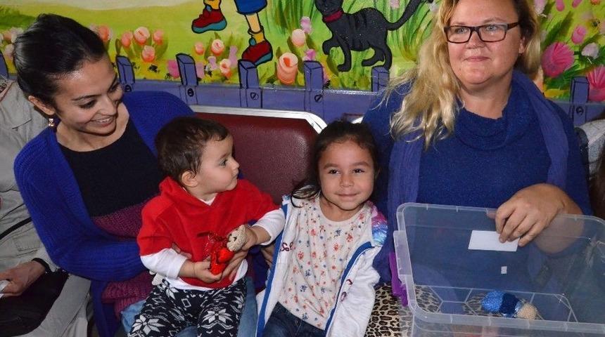 Norve&ccedil;li Sevgi El&ccedil;ileri&rsquo;nden Minik Hastalara Ziyaret