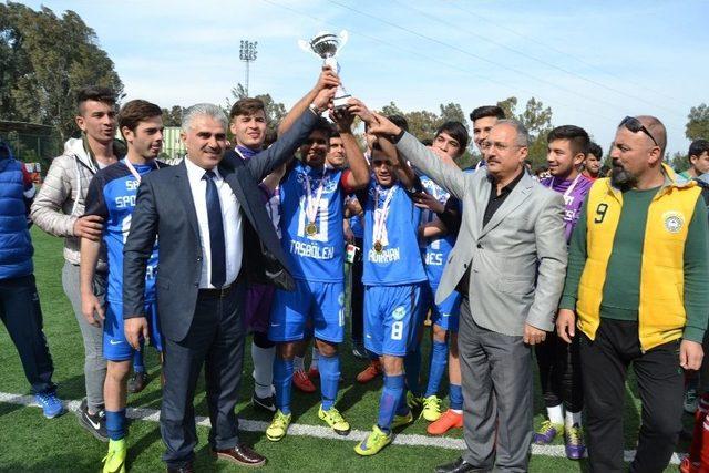 Futbolda Sarıçam Spor Lisesi Şampiyon