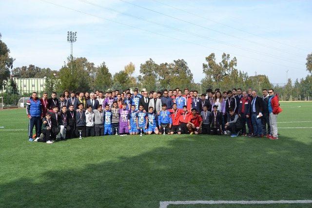 Futbolda Sarıçam Spor Lisesi Şampiyon