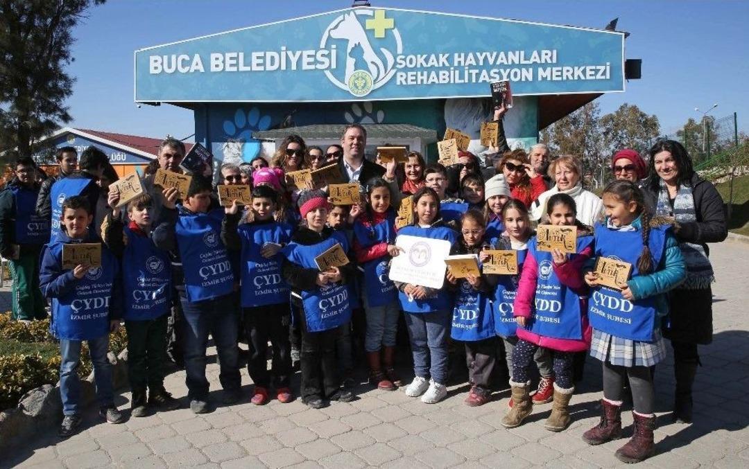 Buca&rsquo;nın 5 Yıldızlı Sokak Hayvanları Merkezi&rsquo;nde Anlamlı Buluşma