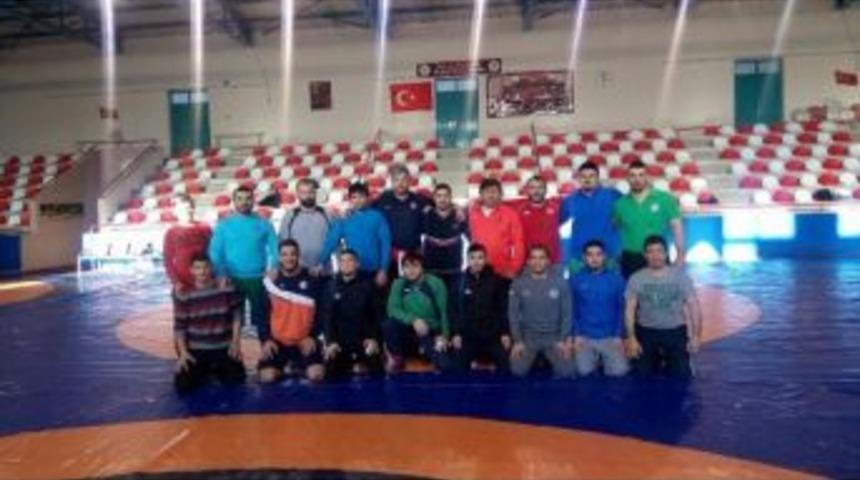 Serbest G&uuml;reş A Milli Takımı D&uuml;nya Kupası I&ccedil;in İran'a Gitti