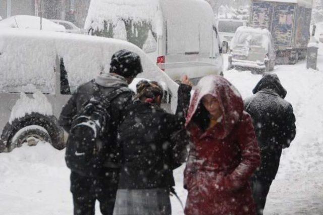 Hakkari'de 9 Köy Ve 15 Mezranın Yolu Kapandı