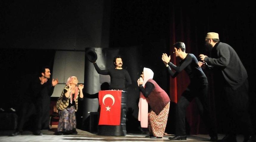 Akşehir&rsquo;de &lsquo;matruşka&rsquo; Oyunu Sahnelendi