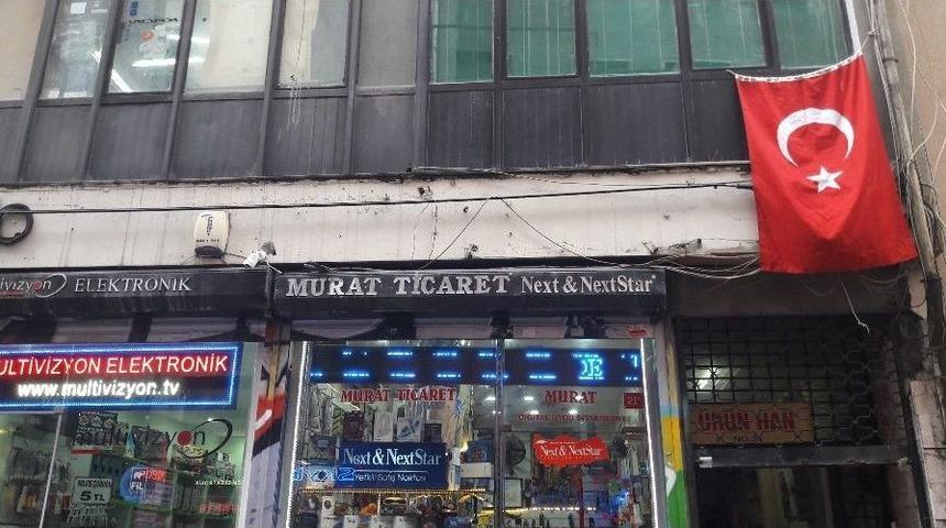 (&ouml;zel Haber) Bayrak Hırsızları Kamerada