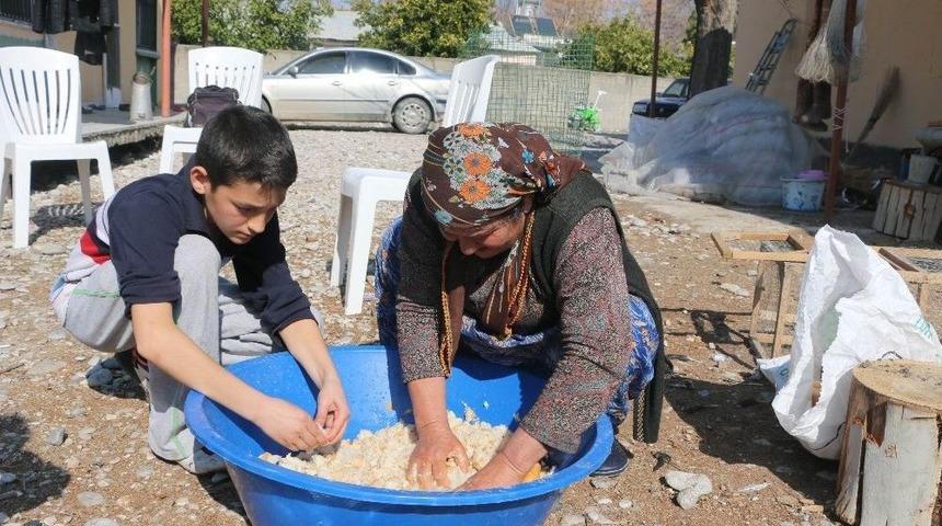 K&ouml;y Muhtarı Tavukları &Ouml;l&uuml;mden Kurtardı