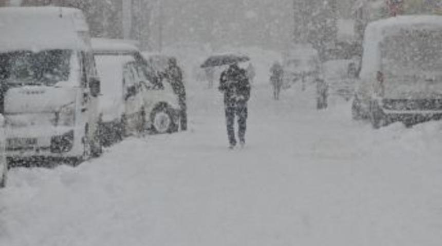 Y&uuml;ksekova&rsquo;da Eğitime Kar Engeli