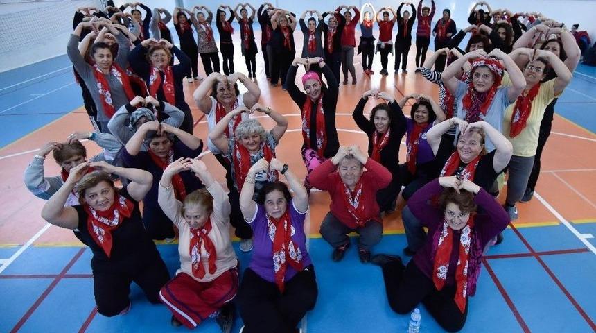 Muratpaşalı Kadınlardan &lsquo;sevgi Ve Barış&rsquo; Sporu