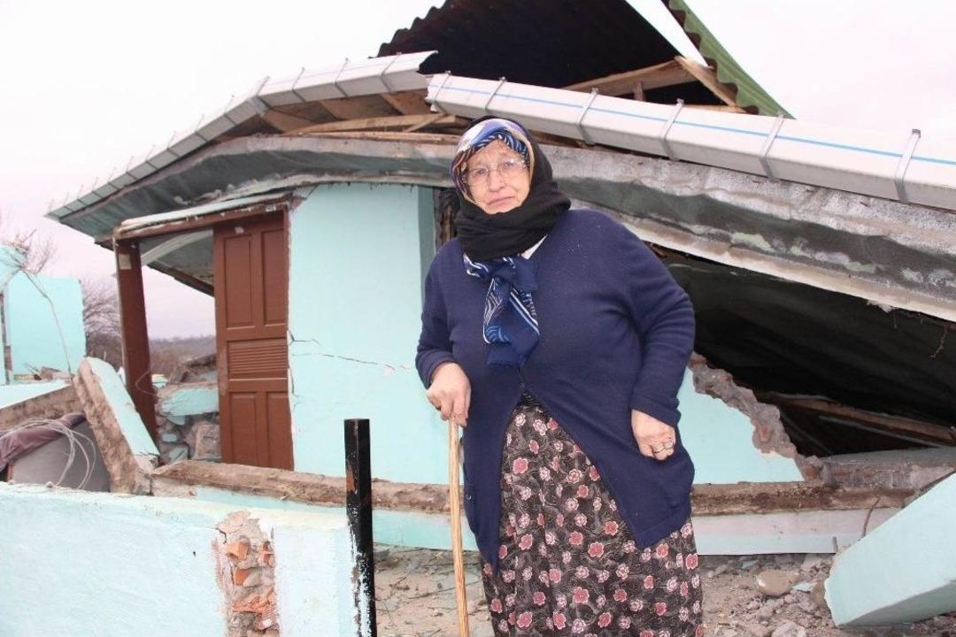 Koca Mahalle Yerinde Durmuyor