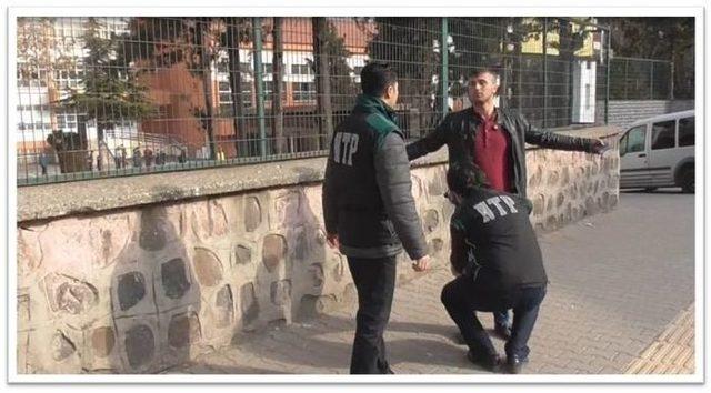 Narkotik Ekiplerden Okul &Ouml;nlerinde Uyuşturucu Denetimini 1