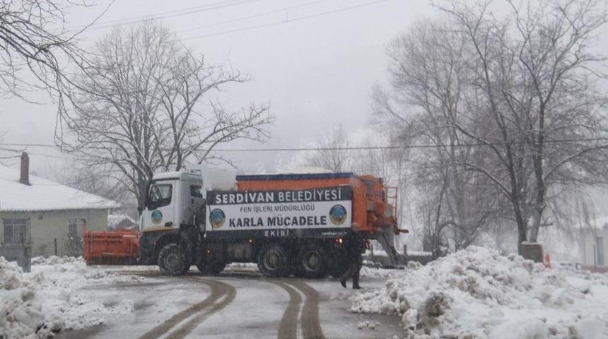 Serdivan Belediyesi Karla M&uuml;cadele Ekipleri Teyakkuzda