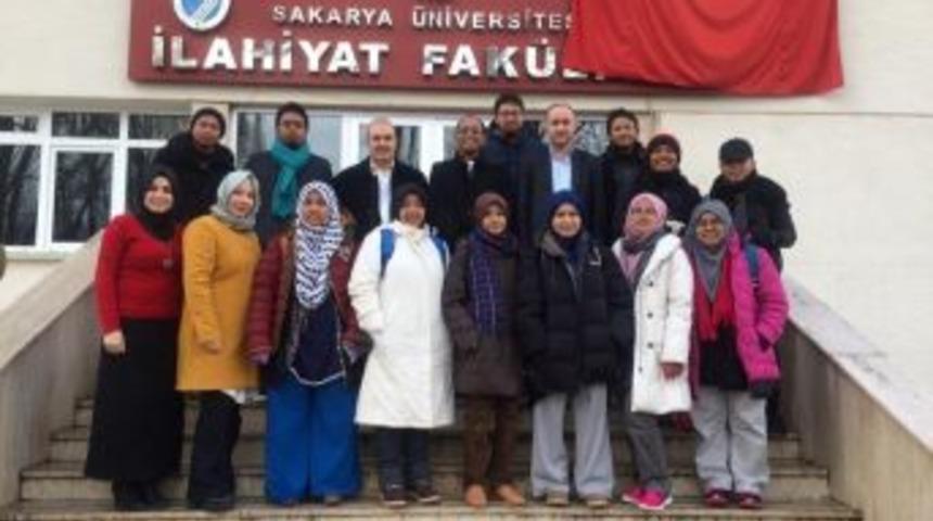 Malezyalı &Ouml;ğrenciler Sa&uuml; İlahiyat Fak&uuml;ltesinde