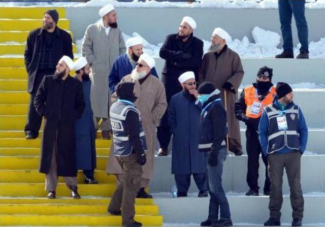 İsmailağa Cemaati, Kayak&ccedil;ılara Kuran Dağıtmaya Geldi 1