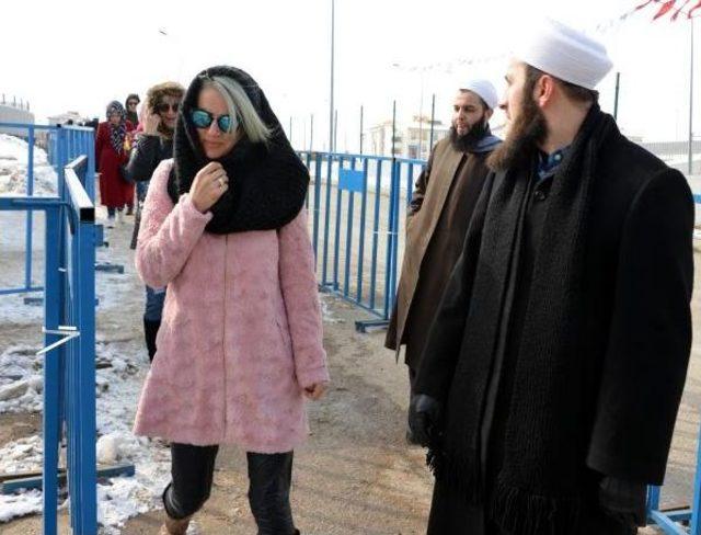 İsmailağa Cemaati, Kayak&ccedil;ılara Kuran Dağıtmaya Geldi 3