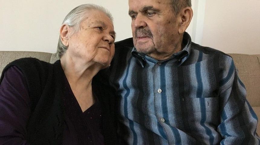 67. Yıllarını Kutlayan Yaşlı &Ccedil;ift &Ouml;l&uuml;me El Ele Gitmek İstiyor