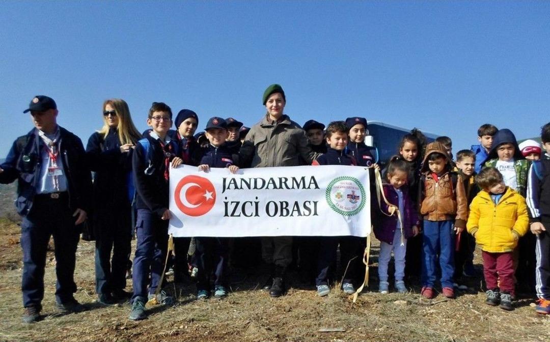 Jandarmadan Kardeş Okula İzcilik Eğitimi