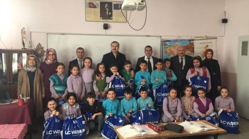 Hisarcık&rsquo;ta &Ouml;ğrencilere Giyim Yardımı