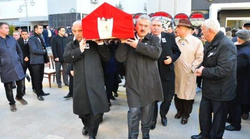 Dikili Kaymakamı Sezgin Kansere Yenildi (2)