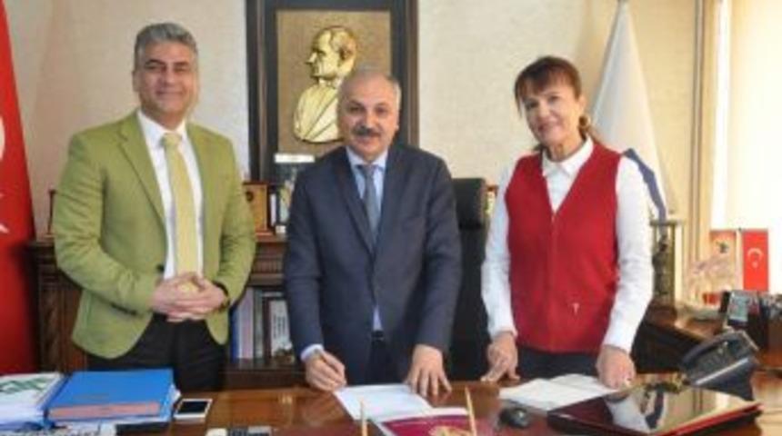 Başkan Din&ccedil;er, &Ouml;zgecanlar Derneği&rsquo;ne &Uuml;ye Olarak İlk Desteği Verdi