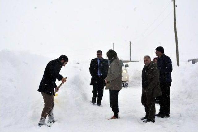 Yüksekova'da Yolu Açıp Hastayı Kurtardılar