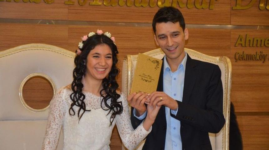 &Ccedil;ekmek&ouml;y&rsquo;de 43 &Ccedil;ift Sevgiler G&uuml;n&uuml;&rsquo;nde Evlendi