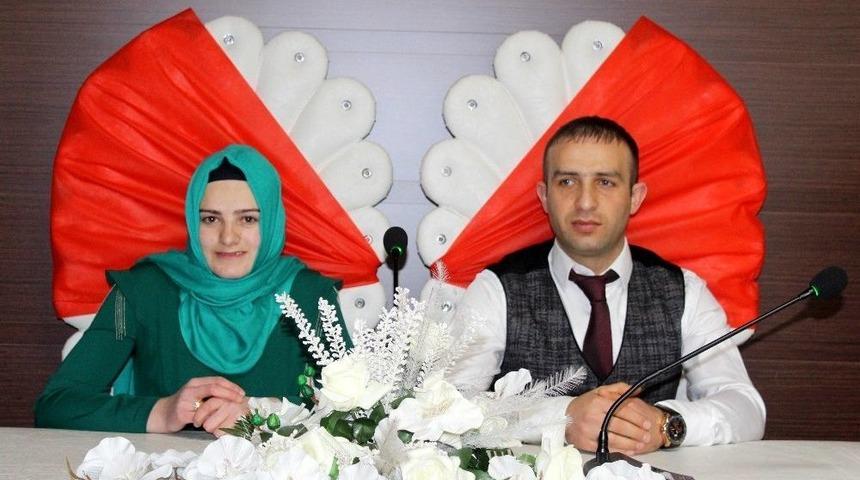 Sevgililer G&uuml;n&uuml;nde Evlendiler