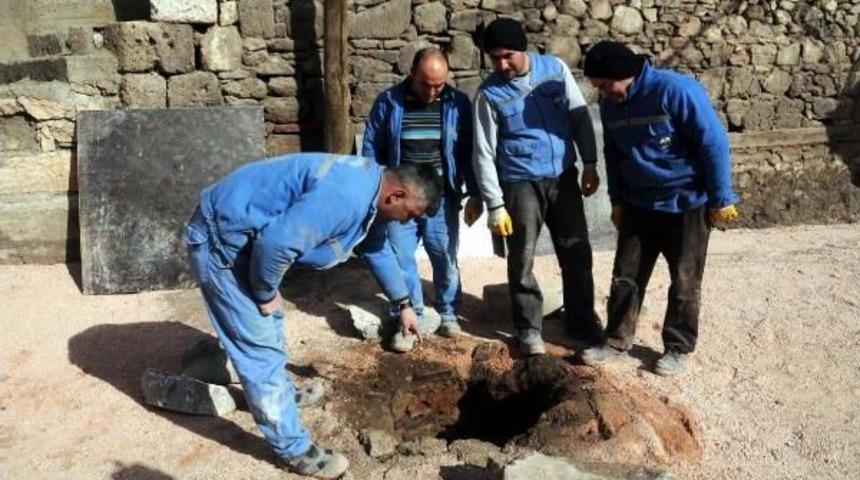 Tokat'ta Peyzaj &Ccedil;alışmasında 17 Metrelik Kuyu Bulundu