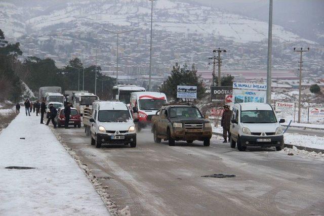 Çan’da Tepeköy Rampası Buz Pistine Dönüştü